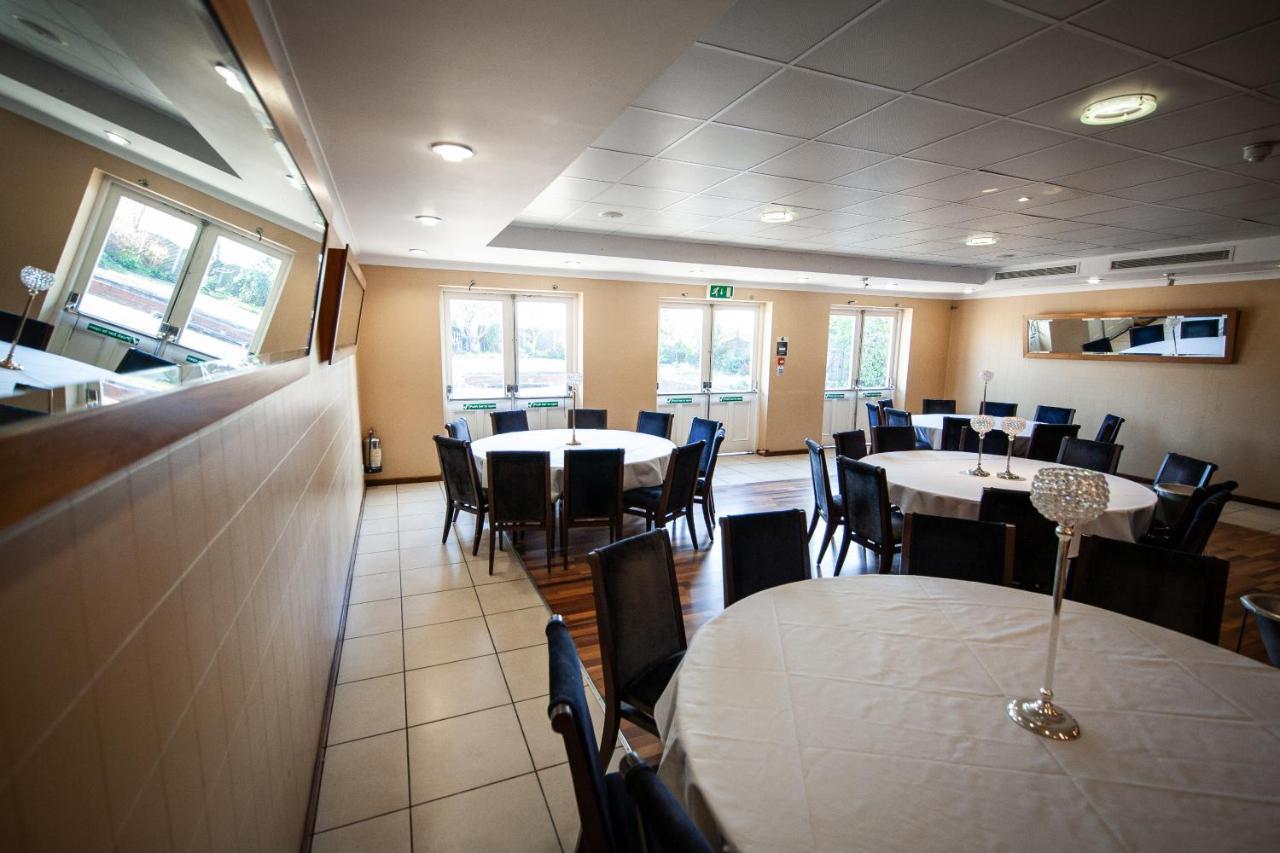 Berwick Manor Hotel Rainham  Exterior foto